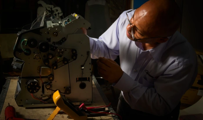Image of a Euro money counter being serviced